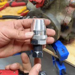 Kit Extractor de Impacto: La solución definitiva para retirar tornillos y tuercas desgastadas en segundos.